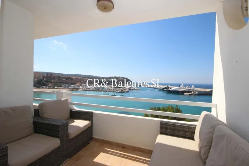 Lovely beachfront apartment with stunning sea views — photo 1