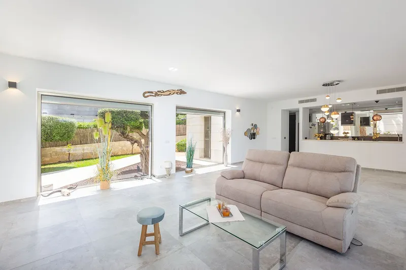 Elegant family villa in exclusive residential location near the center — photo 6