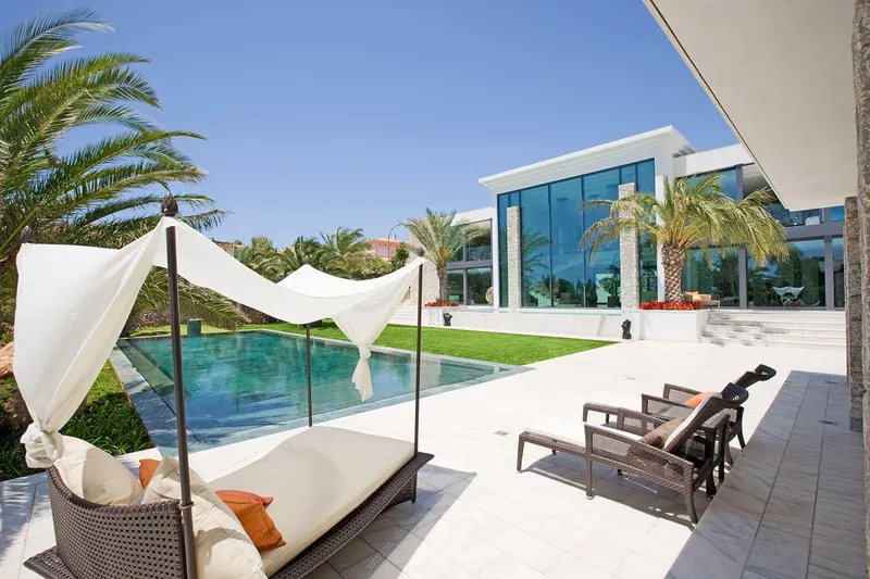 Impressive luxury villa near the harbor and golf course — photo 2