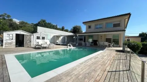 Detached house — photo 1