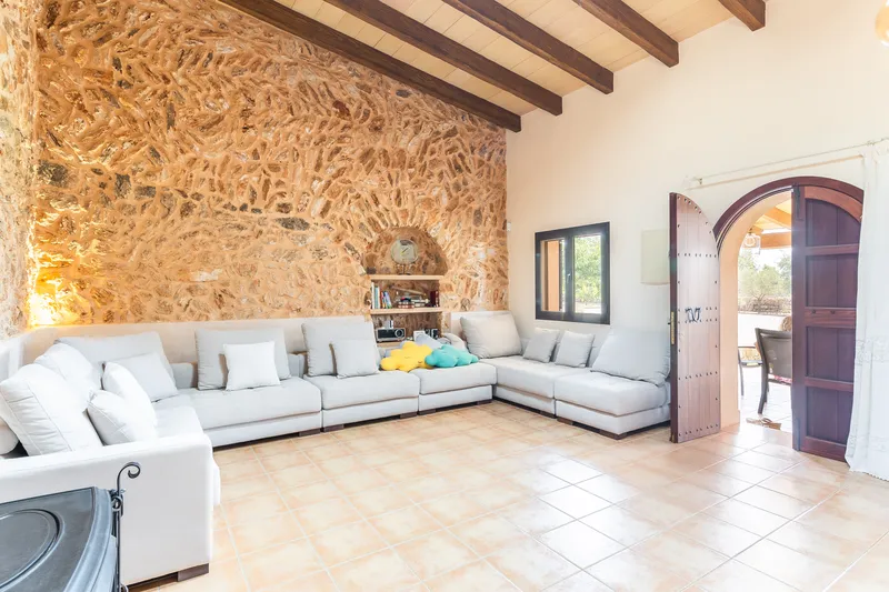Natural stone finca for rent with 2 bedrooms and pool near Santanyi — photo 12