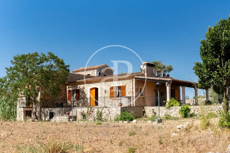 Casa con piscina en alquiler en Carrer Ruberts — photo 2