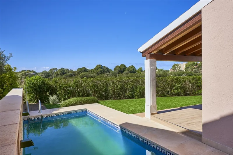 Villa as good as new in golf course residential complex Santa Ponsa — photo 4