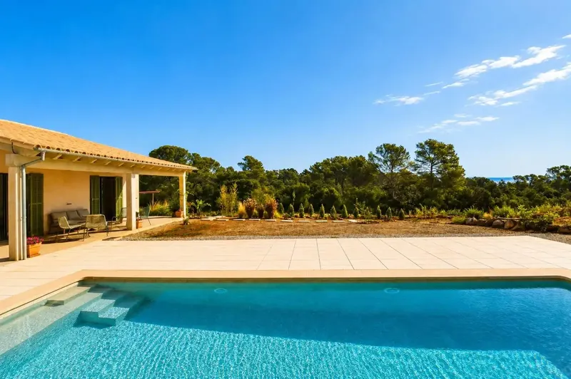 Magnificent rustic estate with 242 m2 dwelling, built in 2024 and distributed entirely on one floor, on a plot of approx. — photo 2