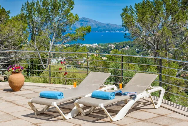 Superb offer: Luxury sea view villa with rental license for sale in Puerto Pollensa, Mallorca — photo 7