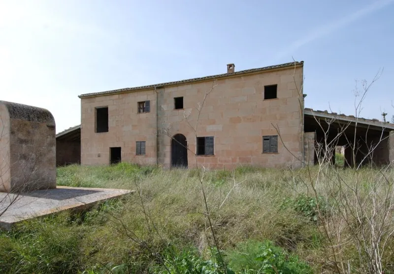 Spacious country house to reform on a large plot near Sa Rapita — photo 1