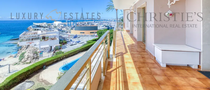 Sea view apartment in Puerto Portals in first sea line with beach access — photo 1