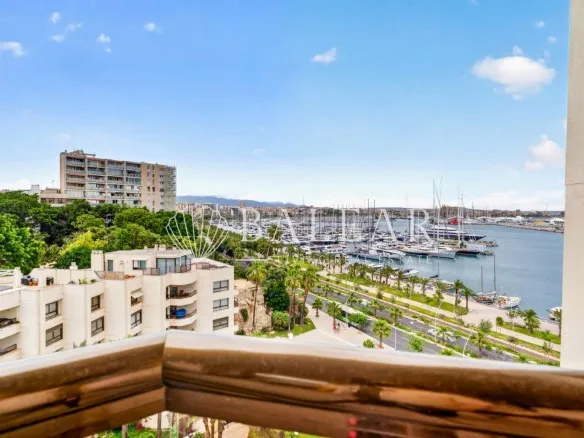 Apartment with port views, two garages and pool on Paseo Marítimo, Palma — photo 1