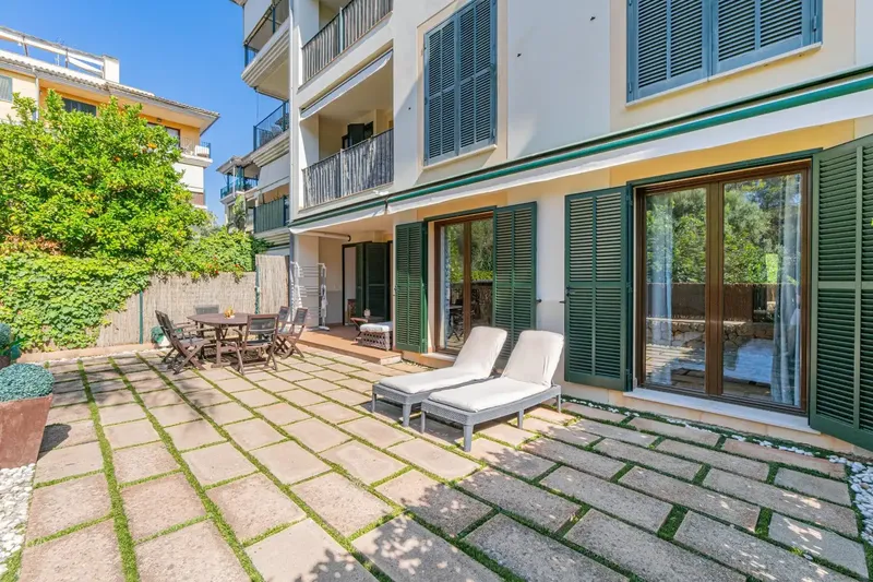 Discover this elegant ground floor with south-facing garden, with views of Bellver forest and located in one of the best areas of Sa T — photo 3
