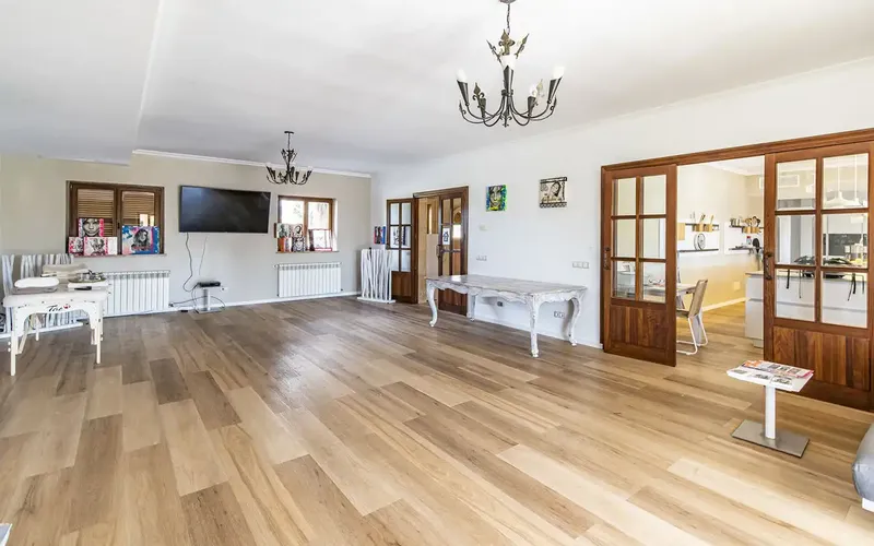 This beautiful Mallorcan-style finca in Llucmajor offers magnificent mountain views, lots of privacy and is located in a quiet — photo 4