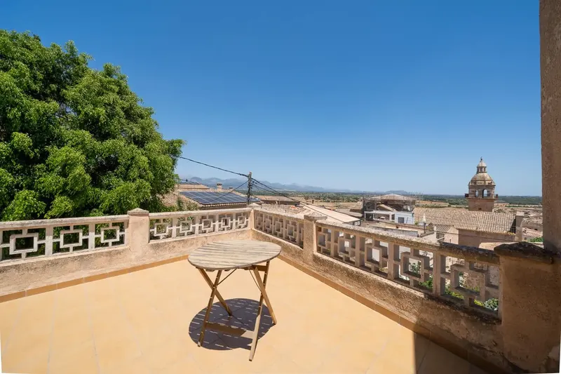 In the heart of Santa Eugènia, one of the most authentic and sought-after villages in the interior of Mallorca, lies this interesting property — photo 3