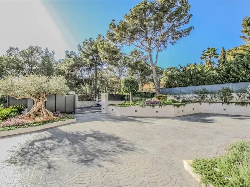 Luxurious new build villa with pool and sea views in exclusive Son Vida — photo 11