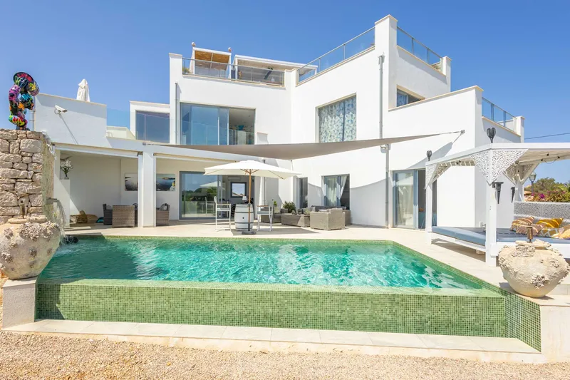 Modern and sunny villa with beautiful sea views located just minutes from Cala LLombards — photo 1