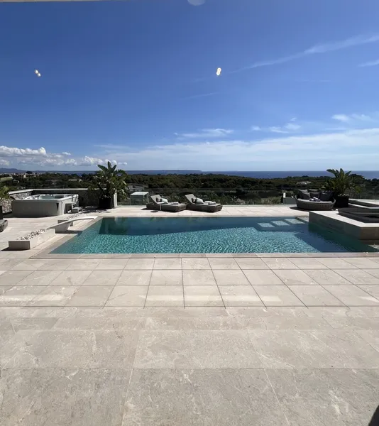Prestigious Anchorage Hill Residence with Spa, Privacy, and Bay of Palma Views — photo 2