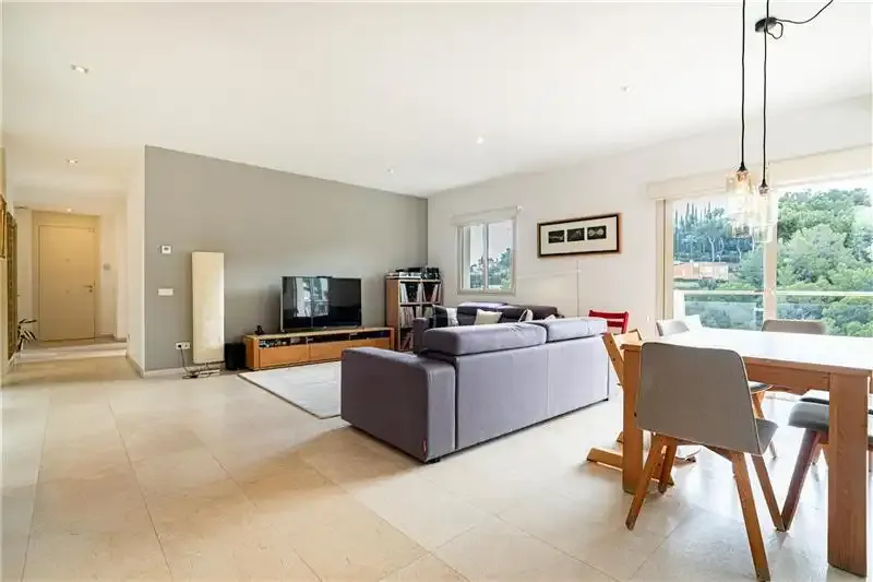 Piso con terrazas y vistas parciales al mar en residencial con piscina comunitaria, 172m² aprox. , 2 salones con un total de 72m2 aprox. , c — photo 2