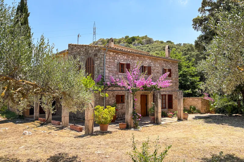 Authentic Mallorcan finca with 2 bedrooms, terraces and a large plot — photo 3