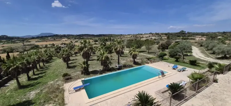 Very interesting investment! 2 for the price of 1. Main house with 4 bedrooms and 2 pools (1 indoor), plot of 21000 m — photo 3