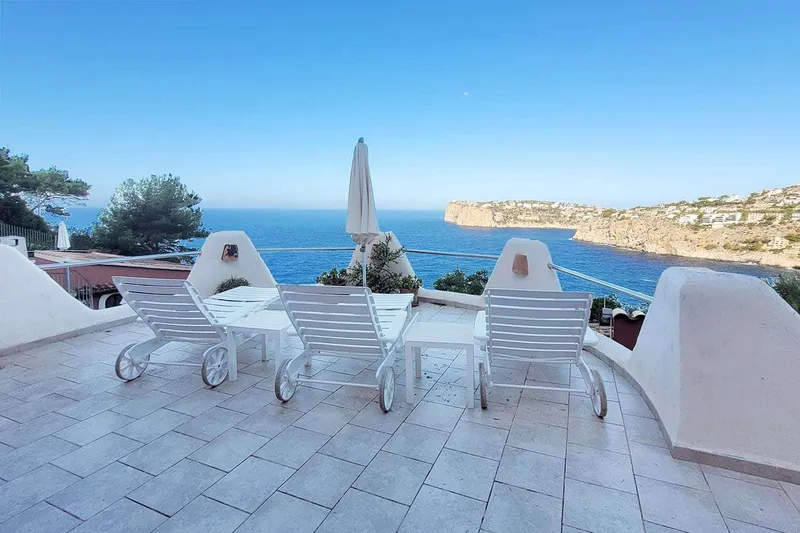 Cala Llamp: 2-bedroom apartment with sea views for rent — photo 1