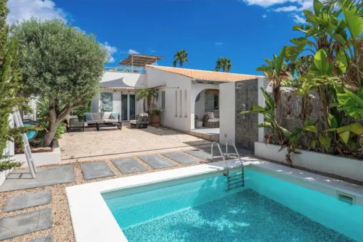 Cala Mandia, beach house with 3 bedrooms, 2 bathrooms, saltwater pool and air conditioning — photo 1