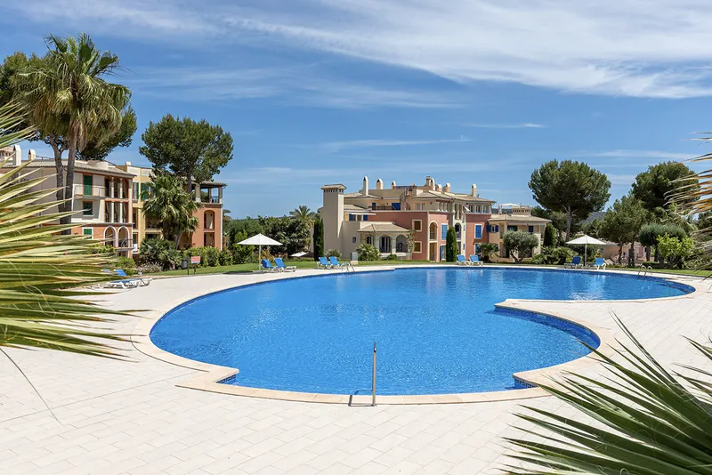 Apartment in Santa Ponsa - Pool area with sun loungers — photo 1