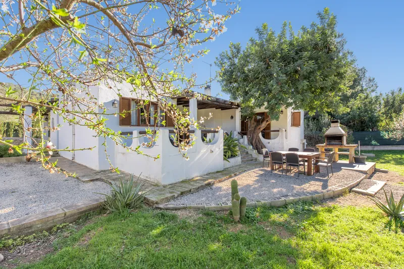 Beautifully situated, rustic finca for sale in Calvia — photo 1