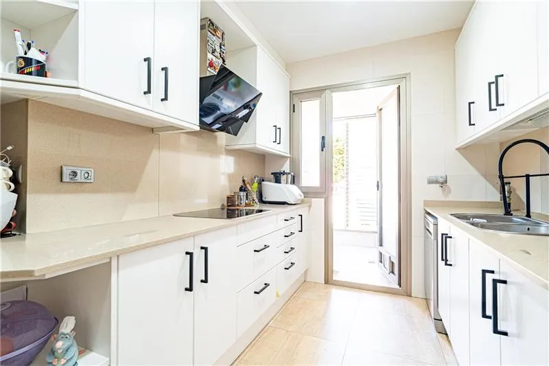 Ground floor flat with a private garden of approx. 263m² in a residential complex with a communal swimming pool — photo 6