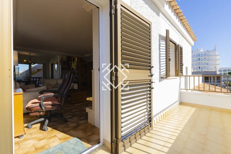 Penthouse with private roof terrace and sea views for sale in Can Picafort, Mallorca. — photo 7