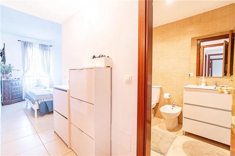 Approx. 141-square-meter apartment with a sun terrace — photo 7