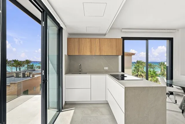 Duplex penthouse with rooftop pool for sale in Playa de Palma, Mallorca — photo 7