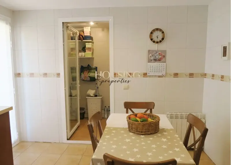 Semi-detached house with garden and garage in Pórtol — photo 10