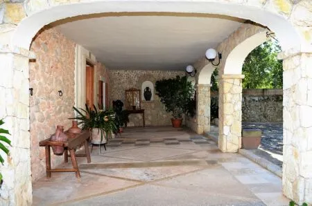 Single family house - Alaró, built surface 552m2, plot surface 7099m2, 5 bedrooms, 6 bathrooms, pool. — photo 3