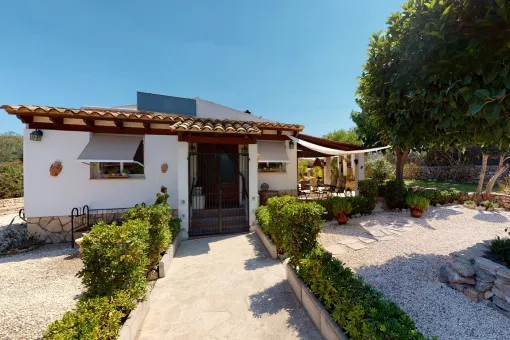 Petra: Top-maintained finca with pool in absolute tranquility in Petra with views of the Bonany mountain — photo 4