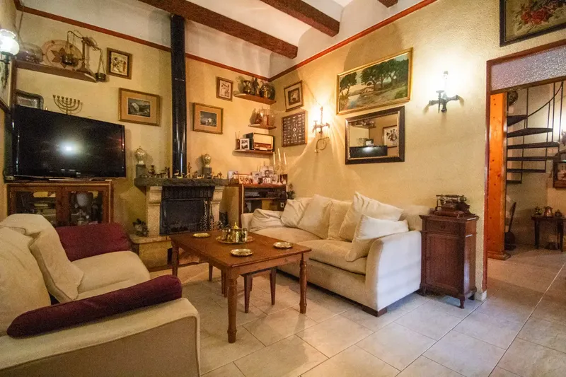 This enormous house in the Molinar neighborhood of Platja de Palma is an impressive property characterized by its generous dimensions and its — photo 9