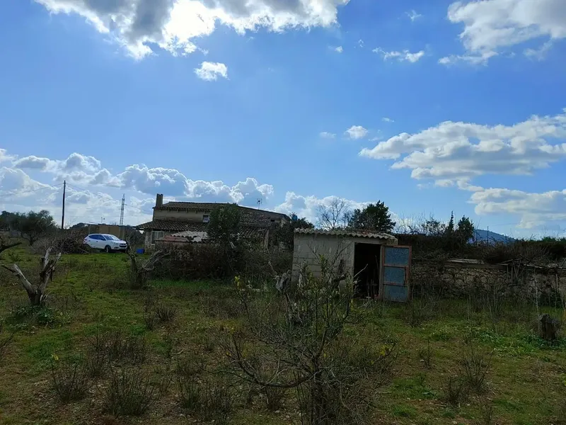 Excellent estate in Búger, to be fully renovated, with a main two-story house with fireplace. Porch with barbecue, a stone house for — photo 8