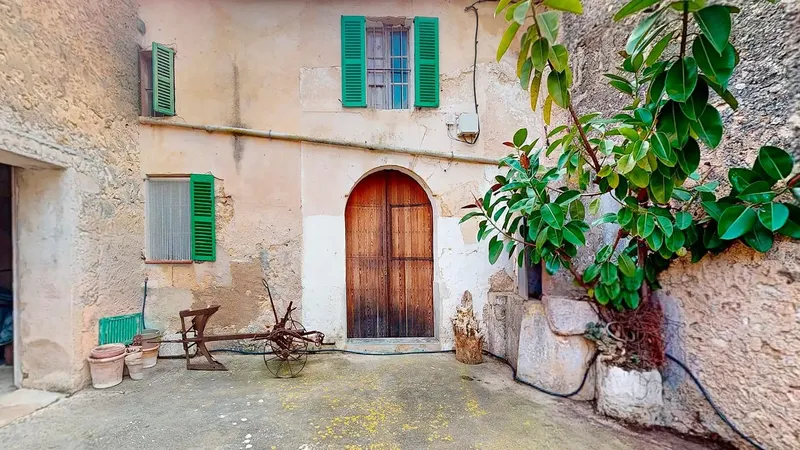 Traditional house to renovate in Ses Alqueries – Ideal for investors with vision — photo 1