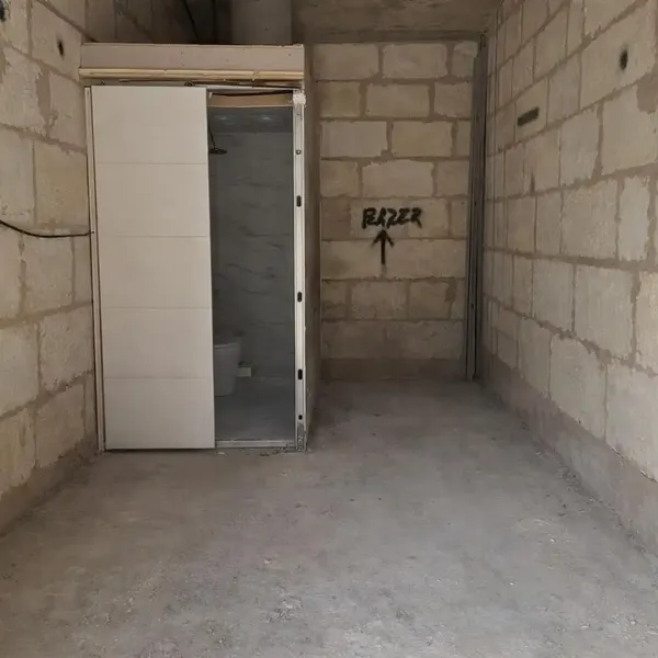 Oportunidad única de inversión en un espacio versátil cerca de la academia de Rafa Nadal Este inmueble, registrado como almacén-garaje, ofre — photo 2