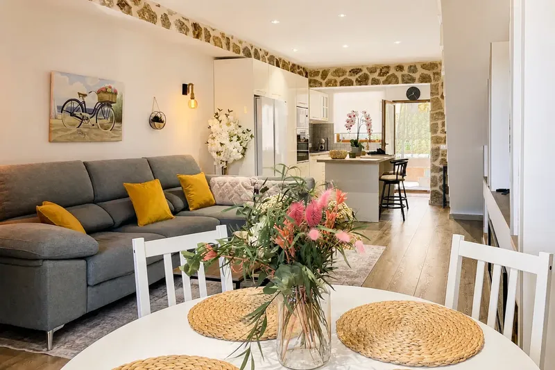 Renovated townhouse with 2 bedrooms, two terraces and pool — photo 3