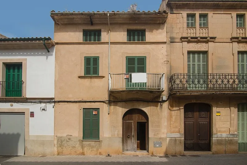 Townhouse with inner courtyard and independent apartment, Llucmajor — photo 2