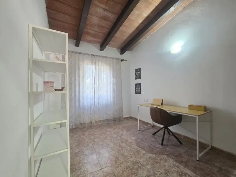 Chalet pareado en alquiler de larga estancia de 110 m2 construidos y 97 m² habitables, construida en 1940. — photo 11
