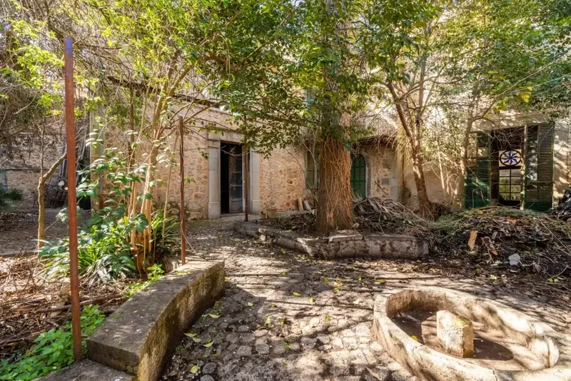 This magnificent 18th-century manor house is for sale in the heart of Sóller, just a stone's throw from the main square. — photo 12
