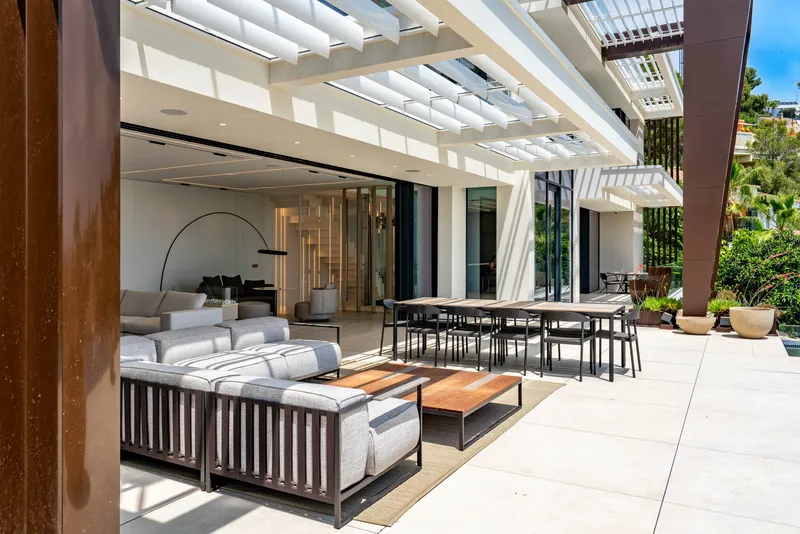 Luxurious designer villa with magnificent sea views — photo 5