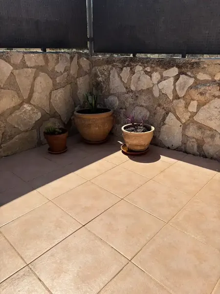 Se alquila acogedor chalet de estilo rústico de 110m construidos , ideal para quienes buscan tranquilidad, comodidad y espacio, tanto para v — photo 2