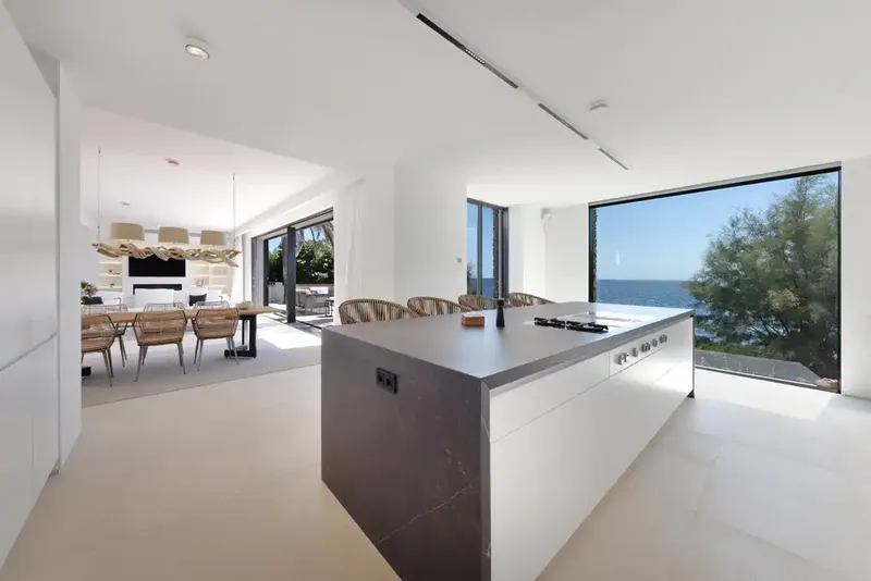 Villa on the front line with private access to the sea in Port Verd — photo 9