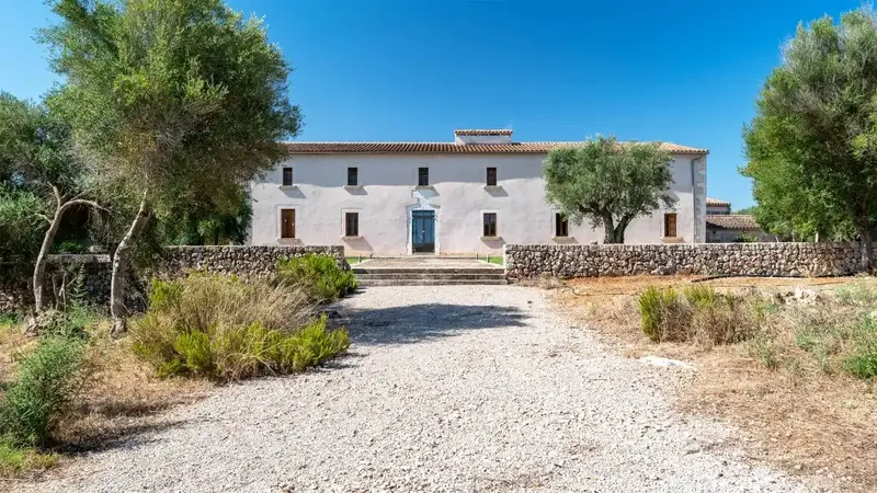 Spectacular opportunity of a rustic estate on a plot of about 340,000 m² with great privacy and multiple possibilities. — photo 3