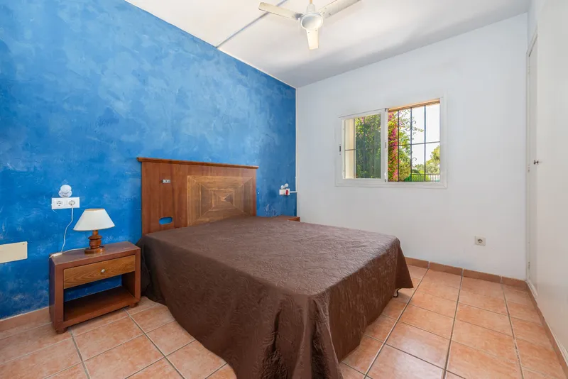 Detached villa with private pool just 400 metres from the beach — photo 9