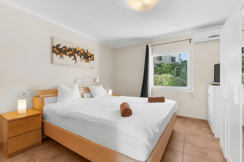 Attractive villa with holiday rental license, pool and green views near the beach — photo 10