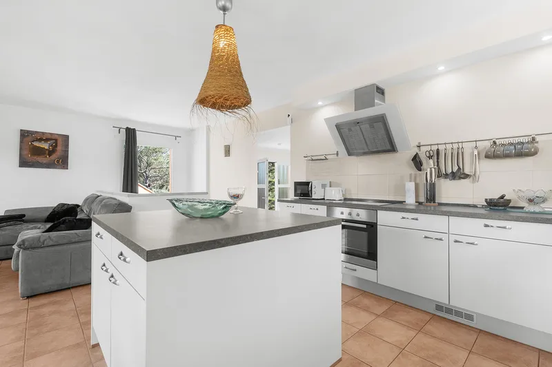 Attractive villa with holiday rental license, pool and green views near the beach — photo 7