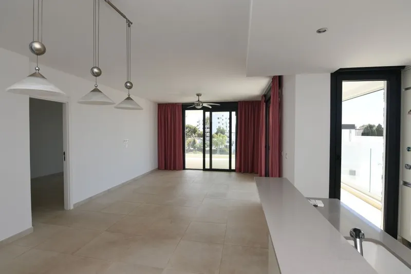 Modern and bright apartment in a quiet residential complex in Porto Colom — photo 5