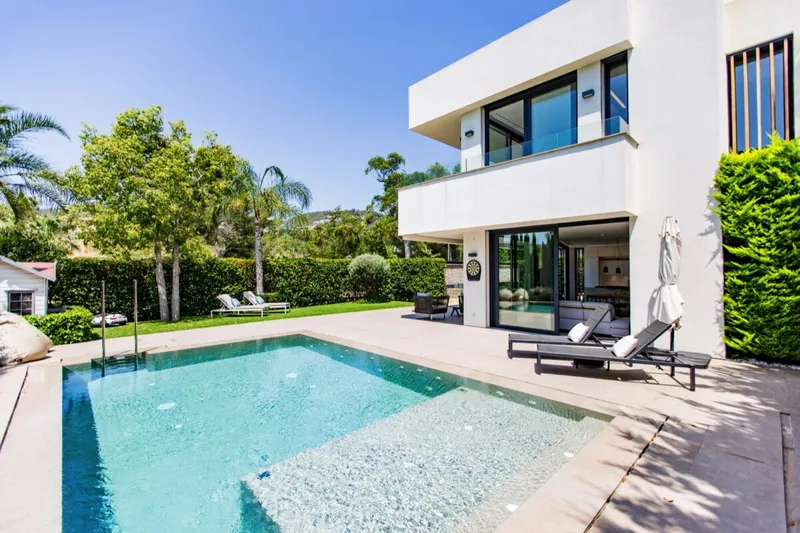 Contemporary designer villa with infinity pool for sale in Son Vida — photo 1