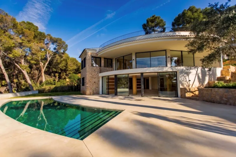 Renovated villa with partial sea views in Santa Ponsa — photo 1